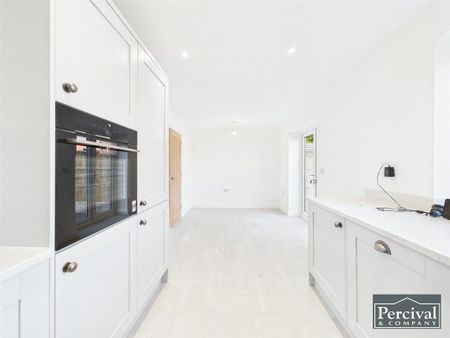 3 bedroom detached house to rent - Photo 5