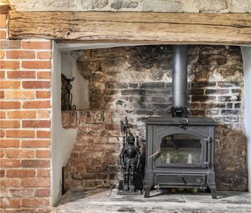 Stunning Grade II Listed 5-Bedroom Property with a garden office in... - Photo 5