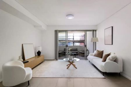 Split level apartment with generous proportions - Photo 2