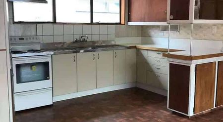 A home is highly sought after location - Photo 3