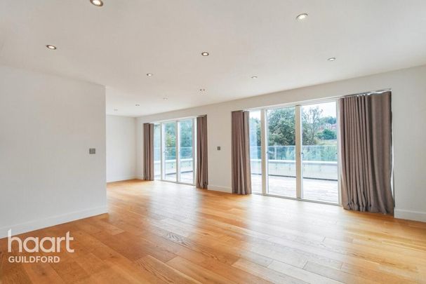 3 bedroom flat to rent - Photo 1