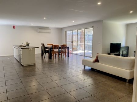 8-bedroom shared house, Katelyn Court - Photo 2