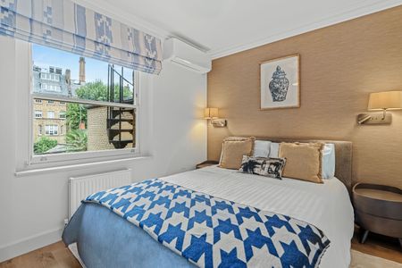 A spacious family home nestled in the heart of Knightsbridge - Photo 5