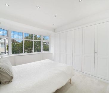 3 Bed Terraced House, Brockham Drive, IG2 - Photo 6