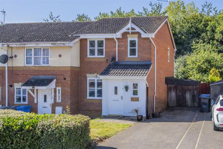 3 bed House - Semi-Detached To Let - Photo 3