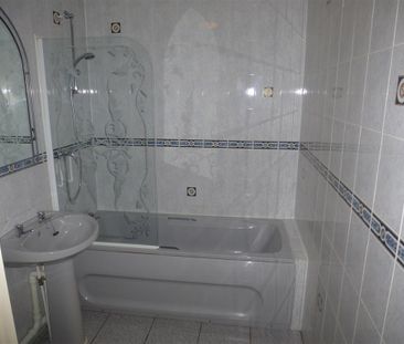 1 bedroom in a flat share to rent - Photo 3