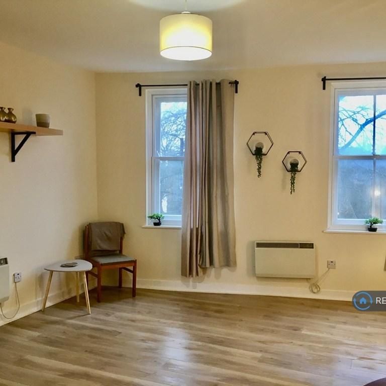 2 bedroom flat to rent - Photo 1