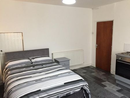 1 bedroom in a house share to rent - Photo 4