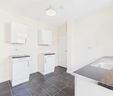 3 bedroom end of terrace house to rent - Photo 4