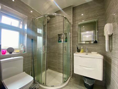 5 Bed Semi-Detached House, Fairmead Road, CR0 - Photo 4