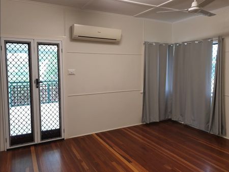 Charming Family Home in the Heart of Pimlico! - Photo 2