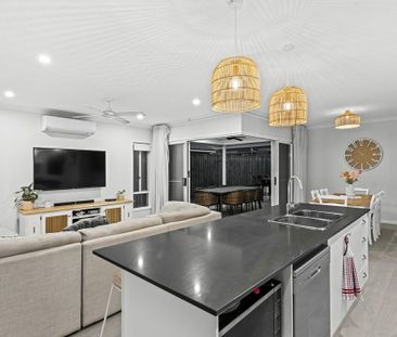 Executive Style Living in Highly Sought-After Carver’s Reach - Photo 3