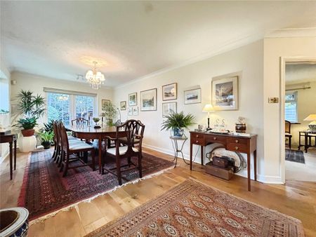 Vicarage Crescent, Egham, Surrey, TW20 9JP - Photo 3