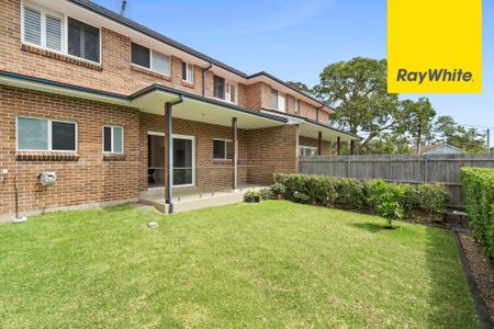 Family Home in Ideal Location ! 4 Bedroom plus Study - Photo 5