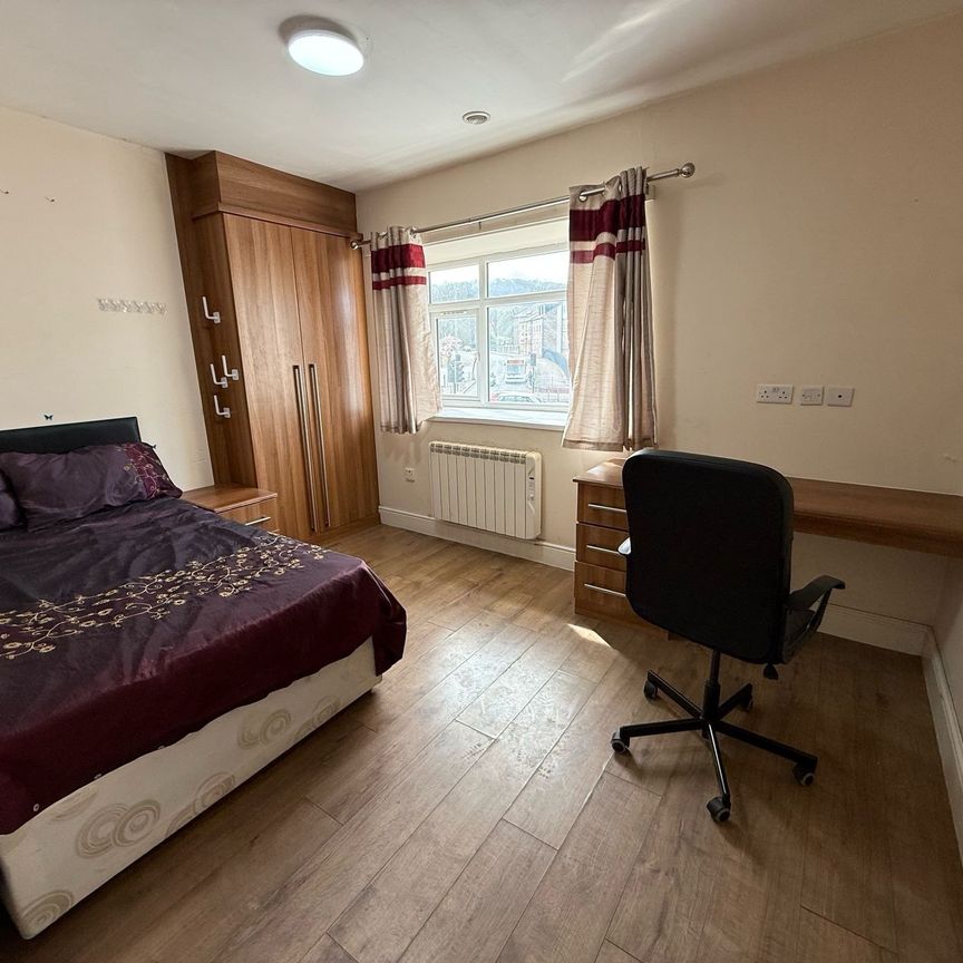 Wakefield Road, Huddersfield - Photo 1