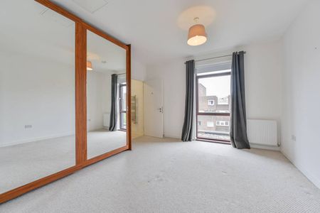 Centrally located, spacious and quiet apartment in London, SE11 - Photo 5