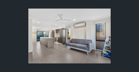 Beautiful Low-Maintenance Home in Prime Pimpama Location - Available for Rent- 8 Savanna Garden Pimpama - Photo 2