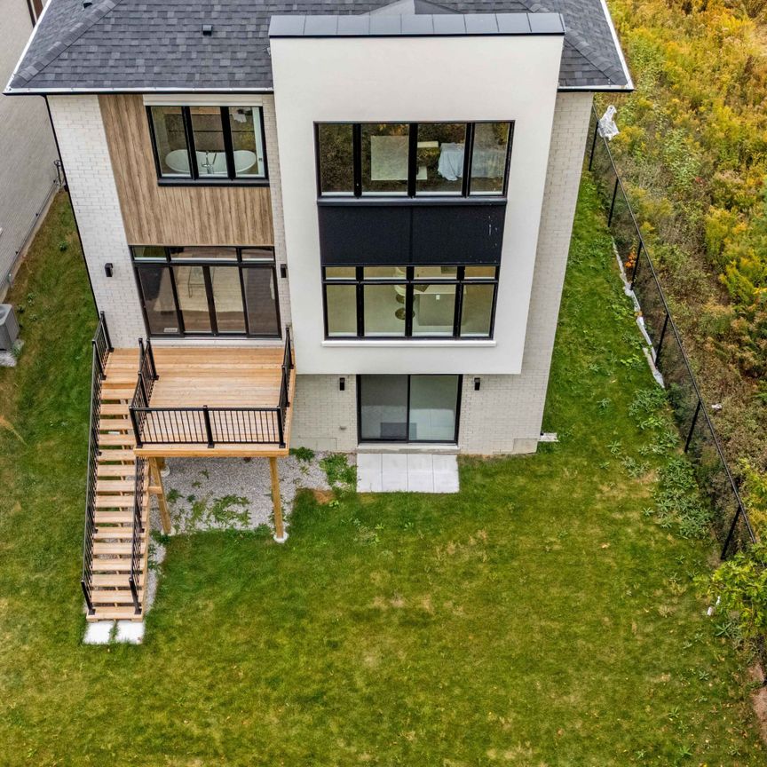 For Lease - 23 Kingwood Lane, Aurora, Ontario - Photo 1