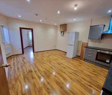 2 Bed Flat, Chudleigh Crescent, IG3 - Photo 3