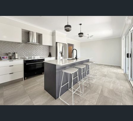 1 Bowie Avenue, Kawungan, Qld 4655 - Photo 1