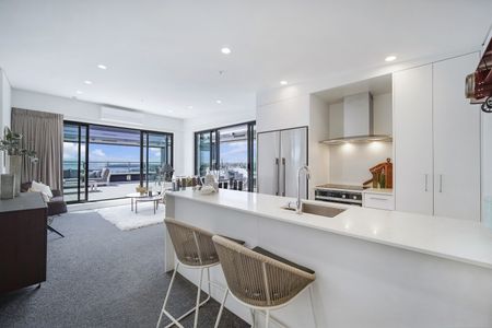 Furnished Three Bedroom Penthouse Apartment - Photo 3