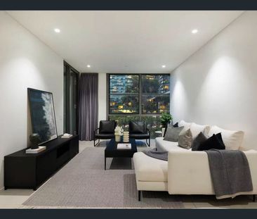 Central Park Stunning Apartment for Lease!!! Two bed plus study(a bed can be put in the study) - Photo 1