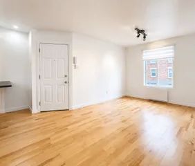 1 room apartment of 69m² in Montreal - Photo 2