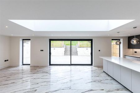 4 bedroom detached house to rent - Photo 3