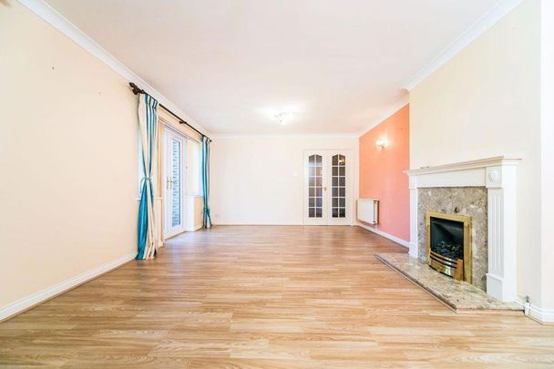 4 bedroom detached house to rent - Photo 1