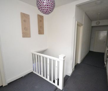 6 bed Detached House for Rent - Photo 3