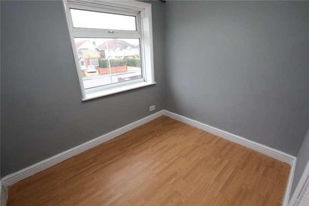 Stratton Road, Swindon, Wiltshire, SN1 - Photo 2