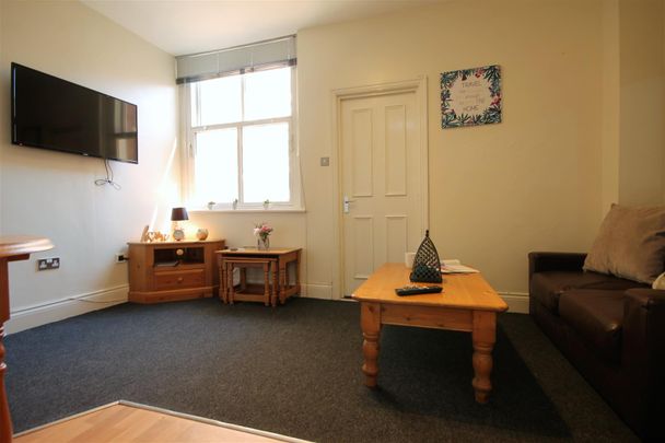 6 Huntsmoor House, Spital Tongues - Photo 1