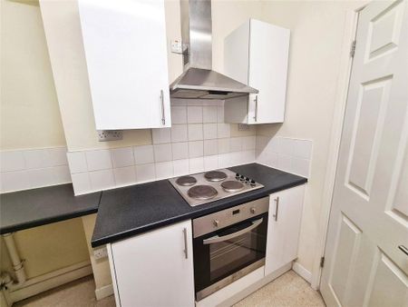 2 bedroom flat to rent - Photo 4