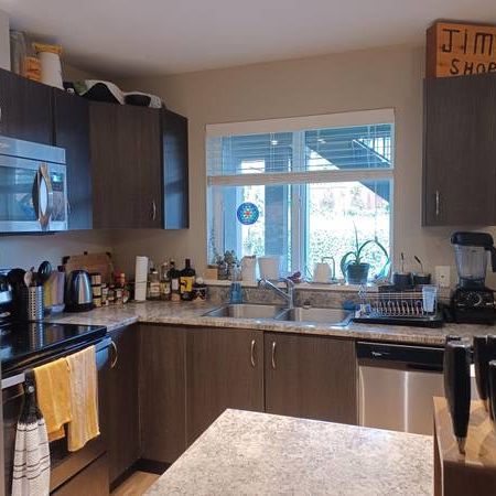 2 Bed 1 bath ground level suite - walking distance to Ocean & Sooke co - Photo 3