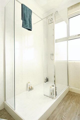 3 bedroom flat to rent - Photo 2