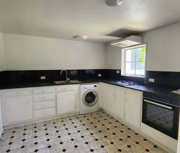 1 Bedroom Charming Cottage - Photo 2