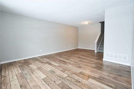 For Lease - 323 Centre Street, Shelburne, Ontario - Photo 4