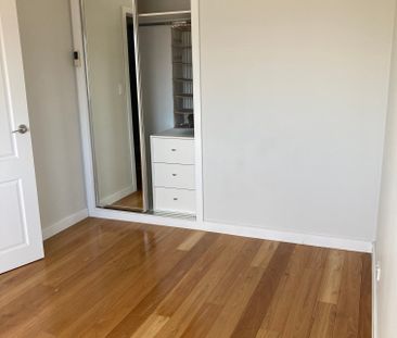 Port Melbourne - Photo 1