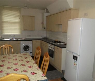 4 bed Mid Terraced House for Rent - Photo 6