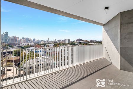 Luxurious 2 Bedroom unit - Panoramic Views - Photo 2