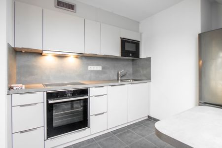 Top renovierte 3 Zimmer Dachgeschosswohnung mit Balkon und Einbauküche in Bielefeld Hillegossen - Photo 3