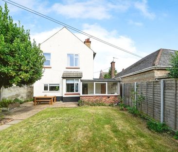 YORK AVENUE, HUNSTANTON - Photo 3