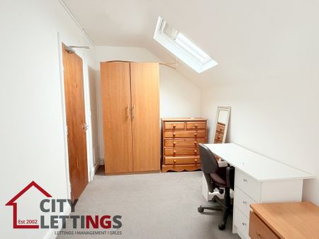 5 Bedroom Semi-Detached House - Photo 5