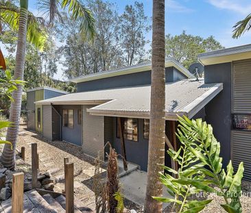 INVITING COASTAL HOME | KOALA BEACH - Photo 1