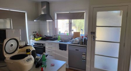 Henderson 3 bed, 1 bath - Photo 2