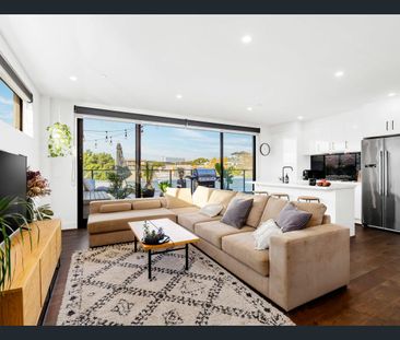 An Entertainer in a Prime Location Penthouse Living - Photo 6