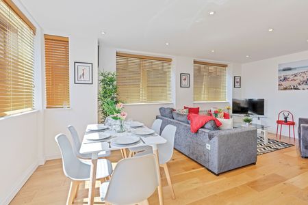 2 Bed Flat, Brighton, BN2 - Photo 2