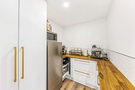 Spacious 4 bedroom house in Greenhithe - Photo 2