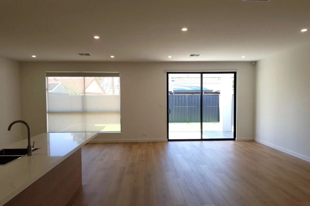 Modern Coastal Living at Its Best, A Must View .... - Photo 1