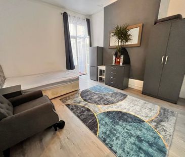 Room in a Shared Flat, Hainthorpe Road, SE27 - Photo 4